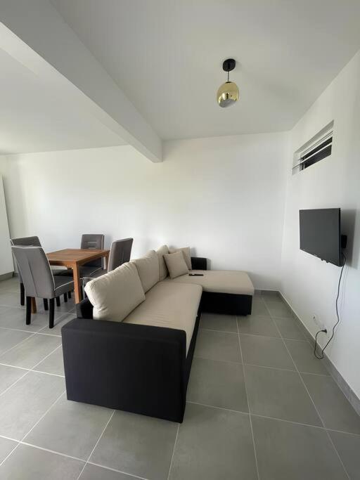 Bas De Villa F2 Neuf Avec Terrasse Et Piscine Le Diamant Extérieur photo